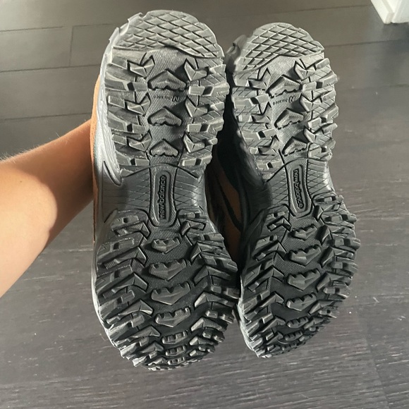 New balance shoes. Fits a size 7-7.5 women - Picture 3 of 8